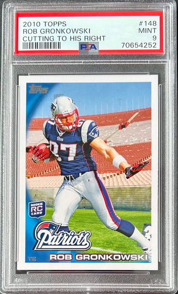 2010 Topps #148 Rob Gronkowski Cutting To His Right RC Rookie PSA 9 (MINT) *Patriots