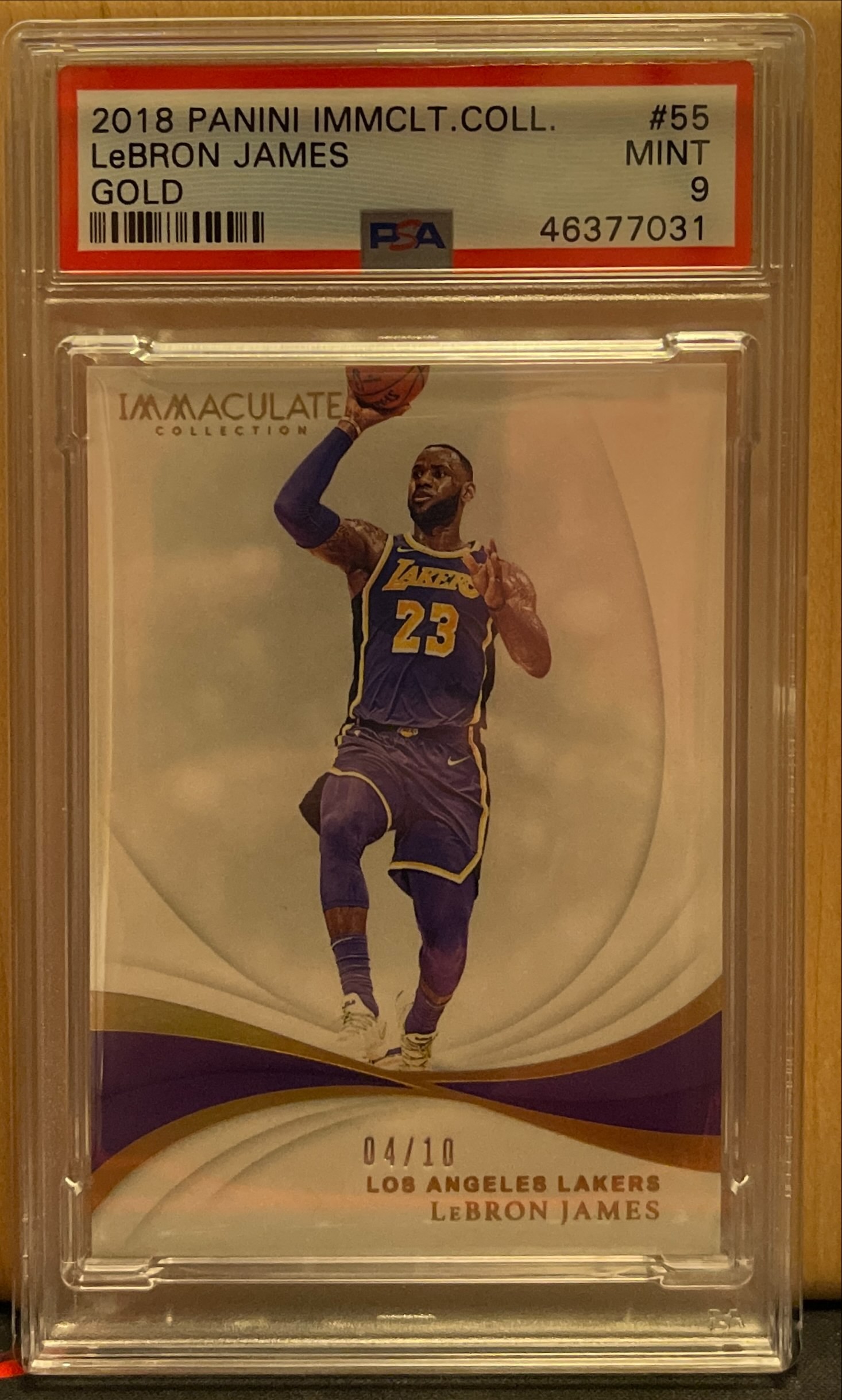 2018 Immaculate Gold Base LEBRON JAMES /10 PSA 9