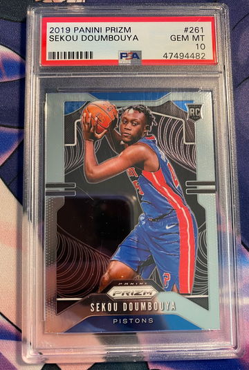 2019 Panini Prizm #261 Sekou Doumbouya Pistons RC Rookie PSA 10 (82)