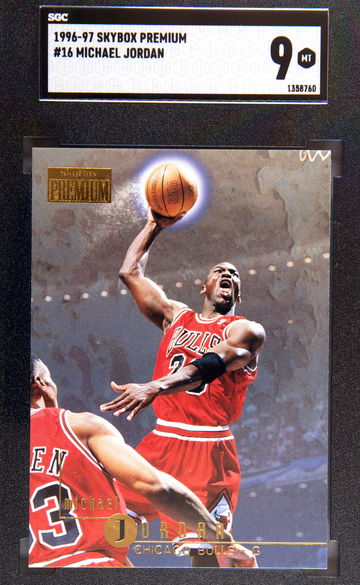 2007 SP Authentic 1996 Skybox Premium Michael Jordan SGC 9