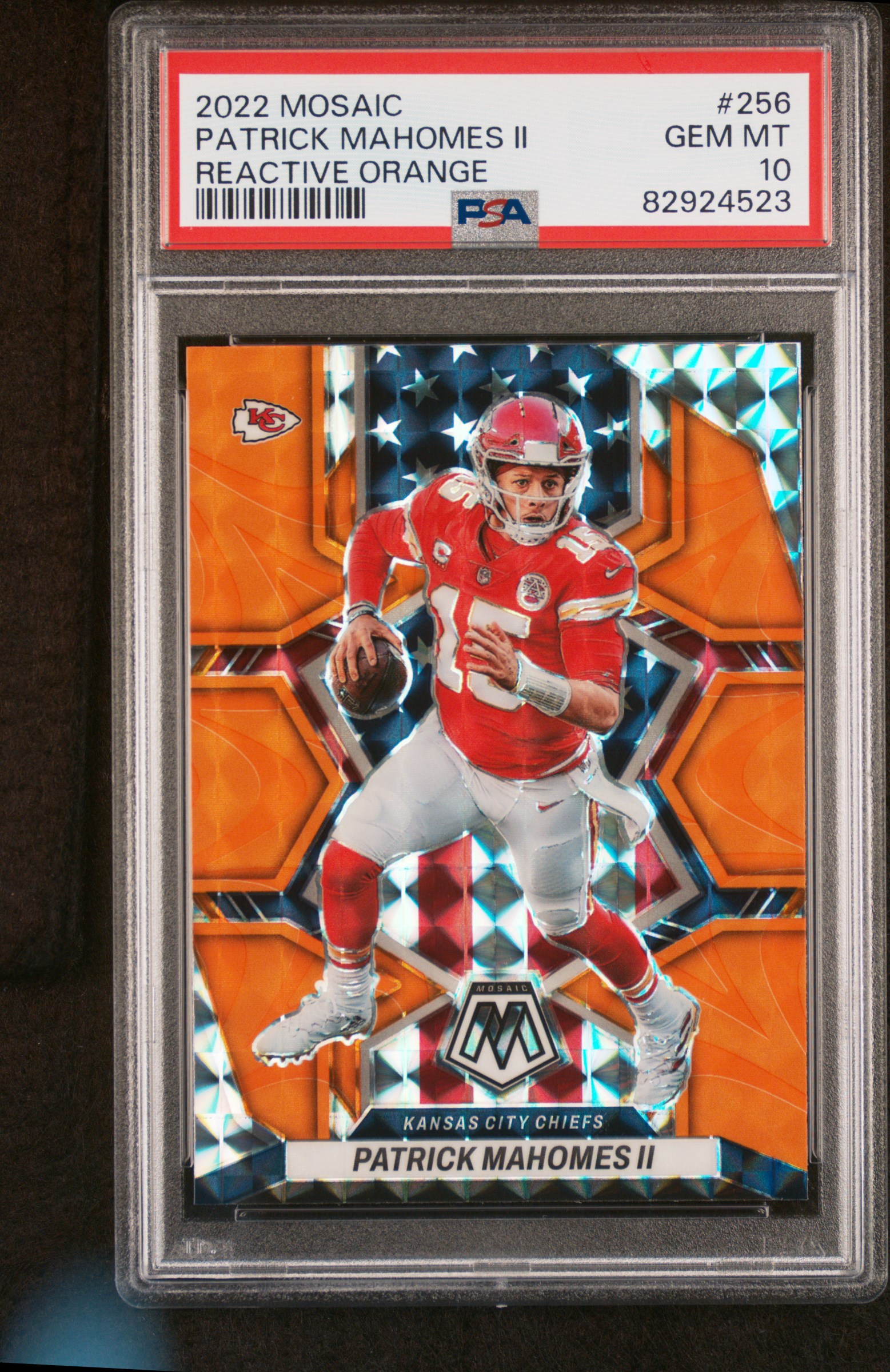 2022 Panini Mosaic Patrick Mahomes II #256 Reactive Orange PSA 10