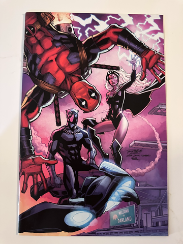 Deadpool #1 2018 Cape & Cowl Oakland Photobomb Variant Marvel LTD 3000 Exclusive