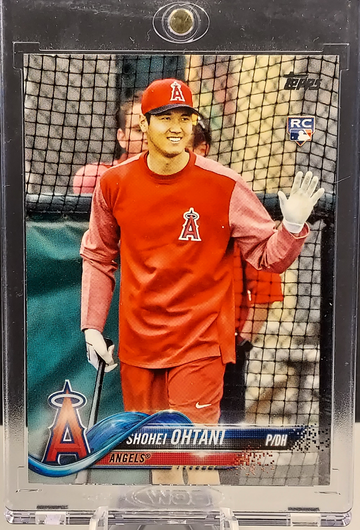 2018 Topps Series 2 Shohei Ohtani Photo Variation w/ Bat #700 (READ)