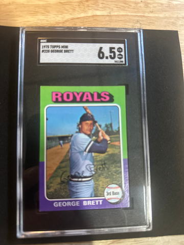 1975 TOPPS MINI #228 GEORGE BRETT ROOKIE SGC 6.5 Centered) 