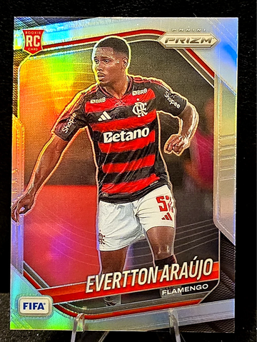 Evertton Araujo  2025-26 Panini Prizm FIFA  Silver Prizm  Rookie  Flamengo RC