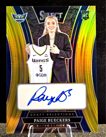 2025 WNBA Select  Paige Bueckers  Draft Selections  True Gold  Auto  /10  RC Wings