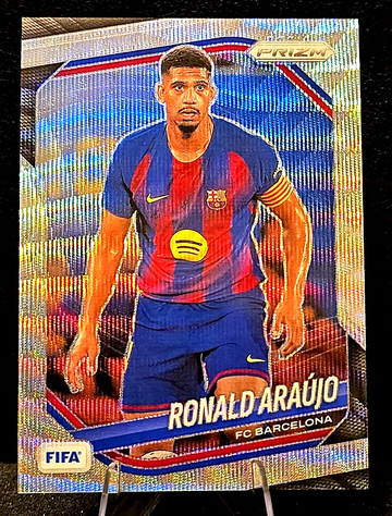 2025-26 Panini Prizm FIFA #255  Ronald Araujo  Silver Wave  FC Bacelona