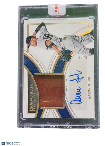2022 Panini Immaculate Collection Aaron Judge #JFGS-AJ /10 Jumbo Fielding Glove Signatures Memorabilia