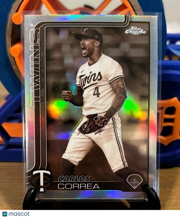 2025 Topps Chrome Carlos Correa #204