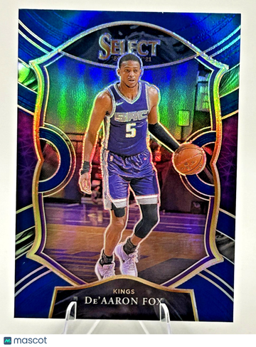 Near Mint 2020-21 Panini Select Blue Prizm #32 De'Aaron Fox Sacramento Kings Base Basketball Card