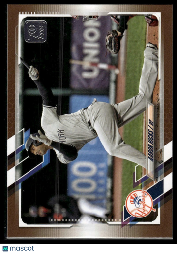 2021 Topps Update Aaron Hicks #US329 Gold SN