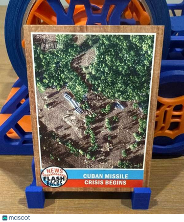 2011 Topps Heritage - News Flashbacks Cuban Missile Crisis Begins #NF-1