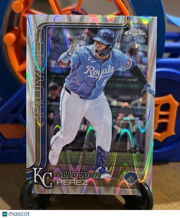 2025 Topps Chrome - Raywave Refractors Salvador Perez #114