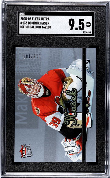 2005 Fleer Ultra #133 Dominik Hasek Ice Medallion /100 SGC 9.5
