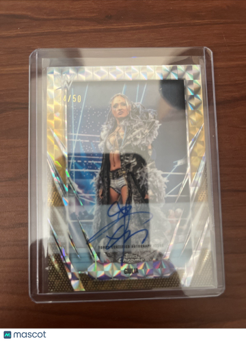 2026 Topps Chrome WWE Giulia #BCA-GIU Gold Refractor Short Print Parallel/Variety Exclusive Topps