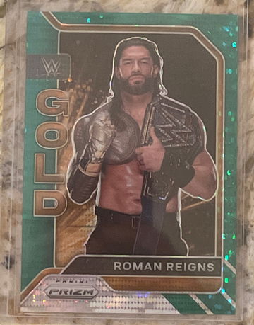 2022 WWE Prizm Green Pulsar Gold Parallel Roman Reigns /25