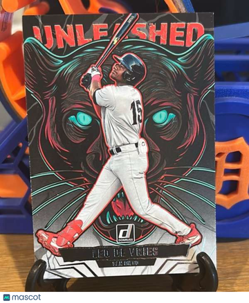 2025 Donruss - Unleashed Leo de Vries #4
