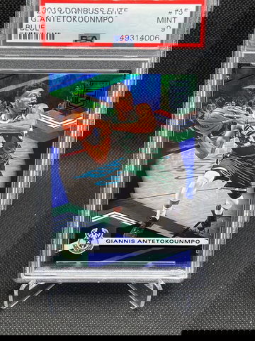 2019 20 Donruss Elite GIANNIS ANTETOKOUNMPO Blue Parallel /34 PSA 9 #15