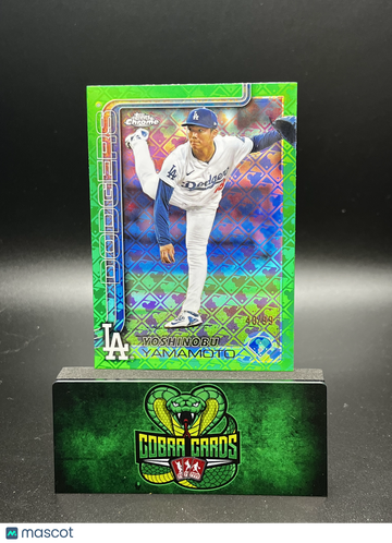 2025 Topps Chrome Update Yoshinobu Yamamoto #179 Green Logofractor /99