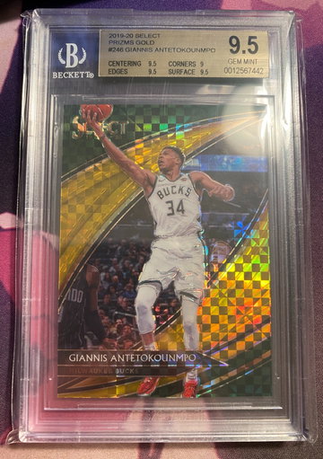 Giannis Antetokounmpo 2019 Select Gold Prizm Courtside BGS 9.5