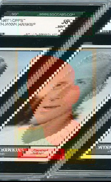 1961 Topps Wynn Hawkins #34 SGC 96 P1239