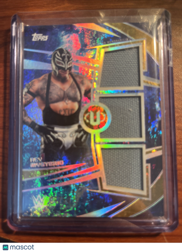 2025 Topps WWE Universe Rey Mysterio #TRS-RMY Gold Parallel/Variety Insert