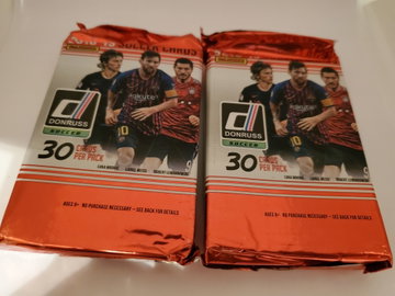 2018-19 Donruss Football Hobby Pack Lot (2)