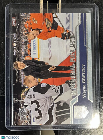 2016-17 Upper Deck - Ceremonial Puck Drop Wayne Gretzky #CPD-2 [None] Short Print Insert