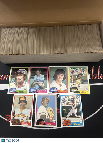 1981 Topps NEAR COMPLETE SET 695/726