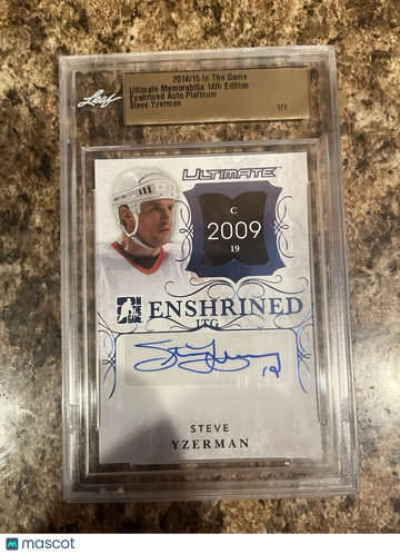 2014 Steve Yzerman Ultimate Memorabilia Autograph SP