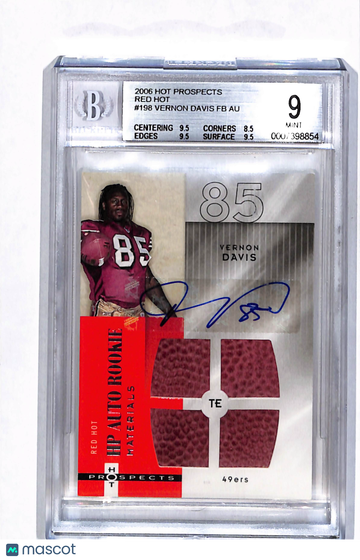 2006 Fleer Hot Prospects Red Hot Vernon Davis #198 Event-Used Memorabilia HP Auto Rookie Materials 000/398854