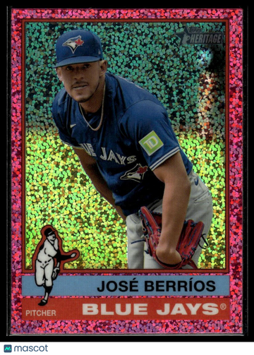 2025 Topps Heritage José Berríos #38 Chrome Pink Sparkle Refractor