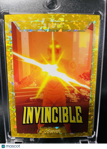 2025 Invincible Robot Gold Cracked Ice 13/33 #74 KEEPSAKE Trading Card