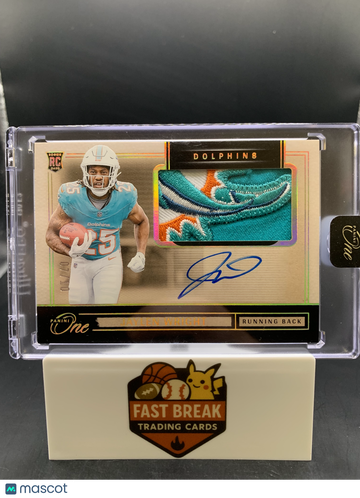 2025 Panini One Football Jaylen Wright #28 Gold Foil /10 Patch RC