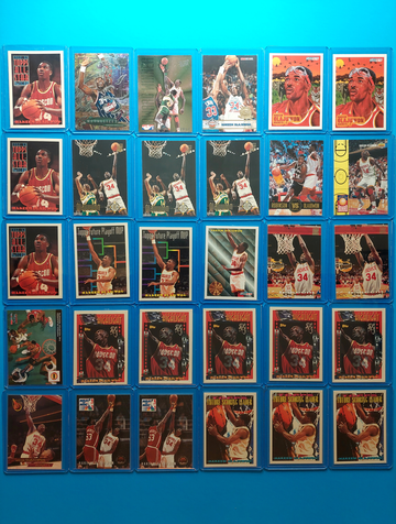 Hakeem Olajuwon 30 card lot.