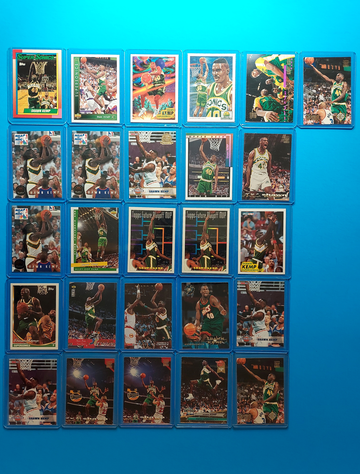 Shawn Kemp 26 card lot.