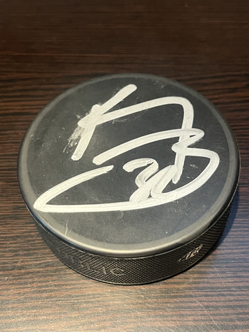 Kris Versteeg Signed Autographed NHL Hockey Puck Beckett BAS COA Blackhawks