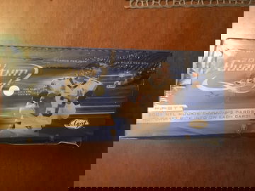 2001 leaf quantum leaf football hobby box