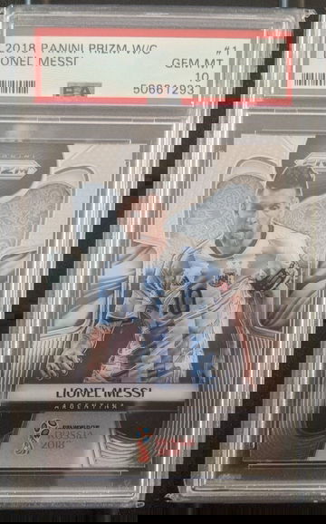 2018 Panini Prizm World Cup #1 Lionel Messi PSA 10 (Ships UPS from Canada)