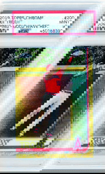 2019 Topps Chrome #200 Mike Trout Jumping-Gold Wave Refractor PSA 9 MINT!