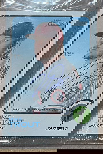 Mike Trout auto 22/25. 2022 Topps Heritage oversized card on/mt