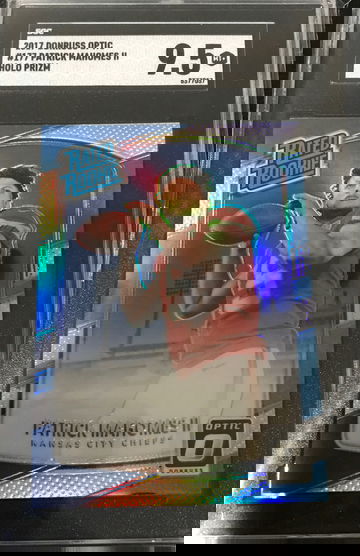 SGC 9.5 2017 Donruss Optic #177 Patrick Mahomes II Holo Prizm