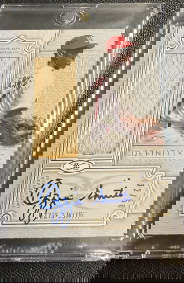 2020 Topps Definitive Collection Ozzie Smith Auto -Game used Bat Relic 32/50