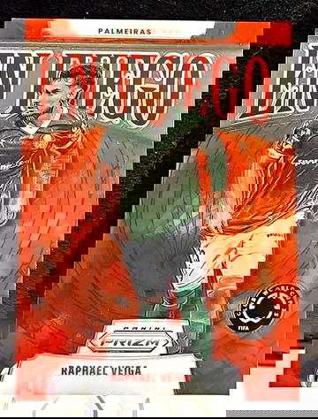 2025 Prizm FIFA Club World Cup  Raphael Veiga  En Fuego #21  Palmeiras