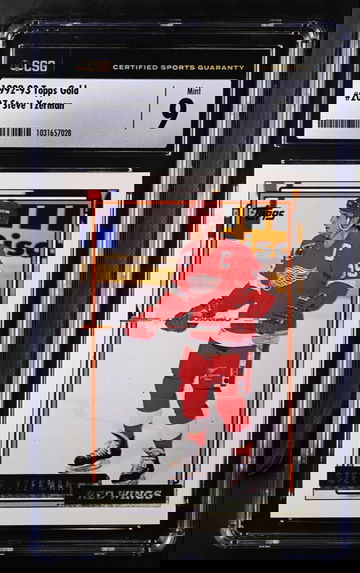 1992-93 TOPPS GOLD STEVE YZERMAN #207 CSG 9