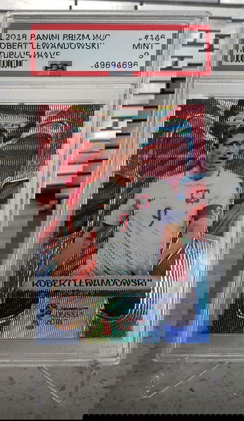 2018 Prizm World Cup Red Blue Refractor Robert Lewandowski PSA 9