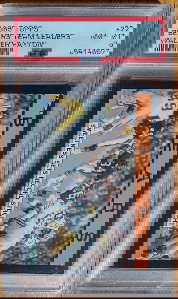 1985 Topps #22 Bears Team - Walter Payton PSA 8