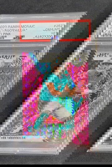 2020 Panini Mosaic 262 Tua Tagovailoa Camo Pink PSA 10