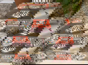 (5) Five 2020-21 Mosaic UEFA Soccer Retail Box (Purple Fluorescent)