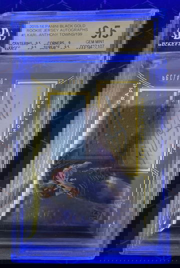 2015-16 Panini Black Gold #1 JSY AUTO Karl Anthony Towns